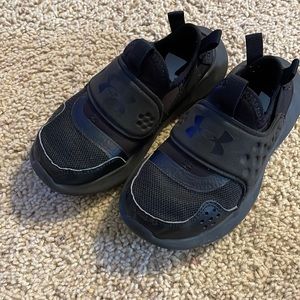 EUC Under Armour Run Play slip on shoes